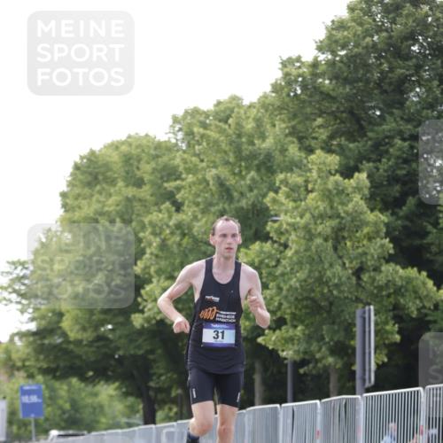 29.06.2025 - hella hamburg halbmarathon Jannik Wohlers http://msf.ph/oto/8155224 29.06.2025 09:36:43 Lombardsbrücke 31 meine-sportfotos.de
