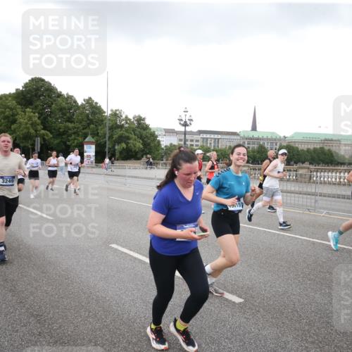 29.06.2025 - hella hamburg halbmarathon Jannik Wohlers http://msf.ph/oto/8155229 29.06.2025 10:53:39 Lombardsbrücke 1017, 1263, 1687, 1744, 1779, 1789, 2372, 2600, 2761, 2854, 3079, 3187, 3188, 3249, 3465, 3467, 3557, 4323, 4685, 4838, 5804, 5817, 5898, 5964, 6192, 6468, 6583, 6988, 7614, 8867, 8924, 9138, 9203, 9503, 9572, 11390, 11472, 11769, 11830, 12283, 12429, 12611, 12898, 13034, 13350, 13368, 13850, 14171, 14177, 14386, 14416, 14596, 14665, 15191, 15318, 15791, 16691, 16839, 16888, 16930, 17309, 17487, 17622, 18348, 18365, 18904, 19019 meine-sportfotos.de