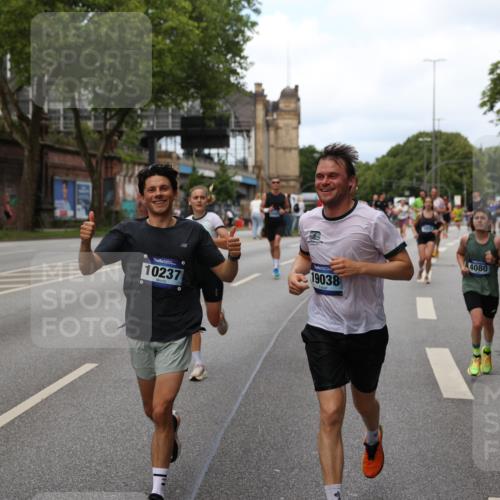 29.06.2025 - hella hamburg halbmarathon Yannick Fuchs http://msf.ph/oto/8155231 29.06.2025 10:38:01 20KM 3109, 3116, 3124, 3146, 3437, 3697, 3928, 4080, 5506, 5692, 6495, 7093, 7185, 7451, 8664, 9043, 9114, 9931, 10237, 10246, 10493, 11153, 11648, 11778, 11848, 12327, 12438, 12623, 12657, 12776, 13348, 13897, 14690, 15383, 15932, 16105, 16338, 16648, 16720, 16997, 17391, 17403, 17516, 18678, 18775, 19038, 19051, 19090 meine-sportfotos.de