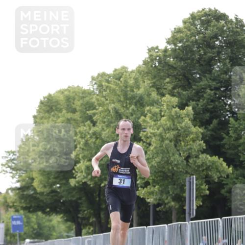 29.06.2025 - hella hamburg halbmarathon Jannik Wohlers http://msf.ph/oto/8155241 29.06.2025 09:36:43 Lombardsbrücke 31 meine-sportfotos.de