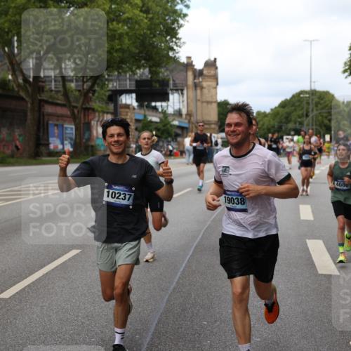 29.06.2025 - hella hamburg halbmarathon Yannick Fuchs http://msf.ph/oto/8155244 29.06.2025 10:38:01 20KM 3109, 3116, 3124, 3146, 3437, 3697, 3928, 4080, 5506, 5692, 6495, 7093, 7185, 7451, 8664, 9043, 9114, 9931, 10237, 10246, 10493, 11153, 11648, 11778, 11848, 12327, 12438, 12623, 12657, 12776, 13348, 13897, 14690, 15383, 15932, 16105, 16338, 16648, 16720, 16997, 17391, 17403, 17516, 18678, 18775, 19038, 19051, 19090 meine-sportfotos.de