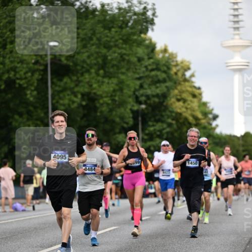 29.06.2025 - hella hamburg halbmarathon Dr. Thomas Lammeyer http://msf.ph/oto/8155245 29.06.2025 10:08:02 Kennedybrücke 1032, 1355, 1450, 2277, 2683, 2979, 4095, 4587, 4951, 5058, 5363, 5384, 5396, 5464, 5613, 6142, 6453, 7277, 7278, 7279, 7485, 8177, 8421, 8422, 8423, 8469, 8484, 9526, 9899, 10389, 11402 meine-sportfotos.de