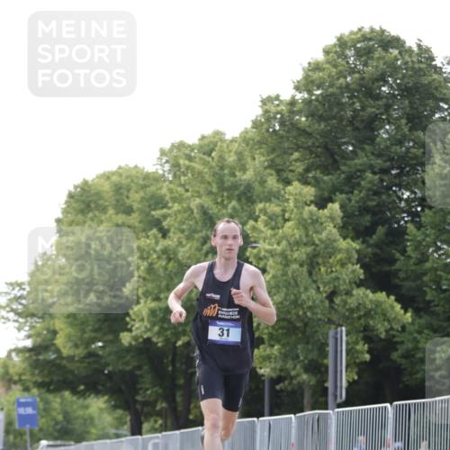 29.06.2025 - hella hamburg halbmarathon Jannik Wohlers http://msf.ph/oto/8155252 29.06.2025 09:36:43 Lombardsbrücke 31 meine-sportfotos.de