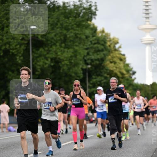 29.06.2025 - hella hamburg halbmarathon Dr. Thomas Lammeyer http://msf.ph/oto/8155258 29.06.2025 10:08:02 Kennedybrücke 1032, 1355, 1450, 2277, 2683, 2979, 4095, 4587, 4951, 5058, 5363, 5384, 5396, 5464, 5613, 6142, 6453, 7277, 7278, 7279, 7485, 8177, 8421, 8422, 8423, 8469, 8484, 9526, 9899, 10389, 11402 meine-sportfotos.de