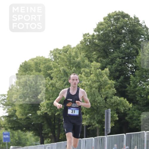 29.06.2025 - hella hamburg halbmarathon Jannik Wohlers http://msf.ph/oto/8155262 29.06.2025 09:36:44 Lombardsbrücke 31 meine-sportfotos.de