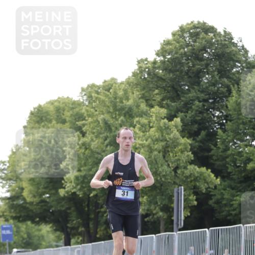 29.06.2025 - hella hamburg halbmarathon Jannik Wohlers http://msf.ph/oto/8155271 29.06.2025 09:36:44 Lombardsbrücke 31 meine-sportfotos.de