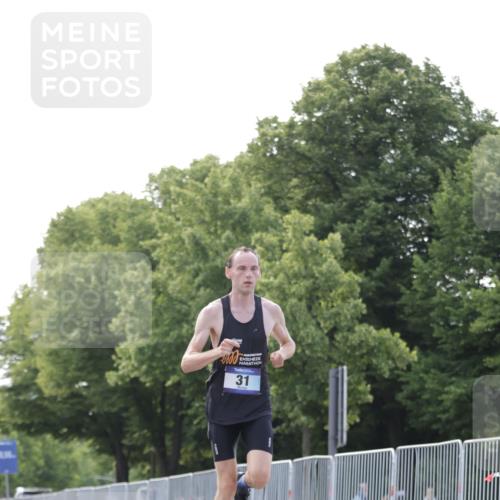 29.06.2025 - hella hamburg halbmarathon Jannik Wohlers http://msf.ph/oto/8155276 29.06.2025 09:36:44 Lombardsbrücke 31 meine-sportfotos.de