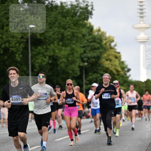 29.06.2025 - hella hamburg halbmarathon Dr. Thomas Lammeyer http://msf.ph/oto/8155282 29.06.2025 10:08:03 Kennedybrücke 1032, 1355, 1450, 2277, 2683, 2979, 4095, 4951, 5058, 5363, 5384, 5396, 5464, 5613, 6142, 6453, 7277, 7278, 7279, 7485, 8177, 8421, 8422, 8423, 8469, 8484, 9526, 9899, 10389, 11402 meine-sportfotos.de