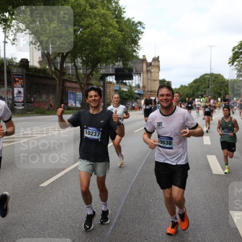 29.06.2025 - hella hamburg halbmarathon Yannick Fuchs http://msf.ph/oto/8155283 29.06.2025 10:38:01 20KM 3109, 3116, 3124, 3146, 3437, 3697, 3928, 4080, 5506, 5692, 6495, 7093, 7185, 7451, 8664, 9043, 9114, 9931, 10237, 10246, 10493, 11153, 11648, 11778, 11848, 12327, 12438, 12623, 12657, 12776, 13348, 13897, 14690, 15383, 15932, 16105, 16338, 16648, 16720, 16997, 17391, 17403, 17516, 18678, 18775, 19038, 19051, 19090 meine-sportfotos.de