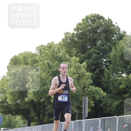 29.06.2025 - hella hamburg halbmarathon Jannik Wohlers http://msf.ph/oto/8155286 29.06.2025 09:36:44 Lombardsbrücke 31 meine-sportfotos.de