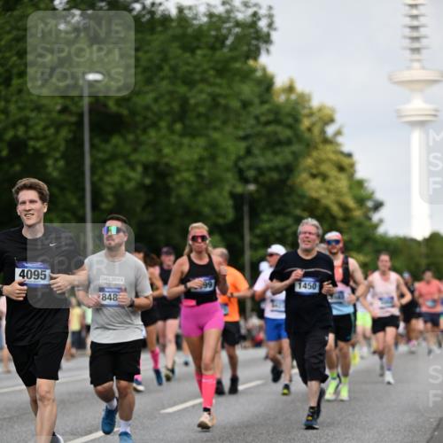29.06.2025 - hella hamburg halbmarathon Dr. Thomas Lammeyer http://msf.ph/oto/8155295 29.06.2025 10:08:03 Kennedybrücke 1032, 1355, 1450, 2277, 2683, 2979, 4095, 4951, 5058, 5363, 5384, 5396, 5464, 5613, 6142, 6453, 7277, 7278, 7279, 7485, 8177, 8421, 8422, 8423, 8469, 8484, 9526, 9899, 10389, 11402 meine-sportfotos.de