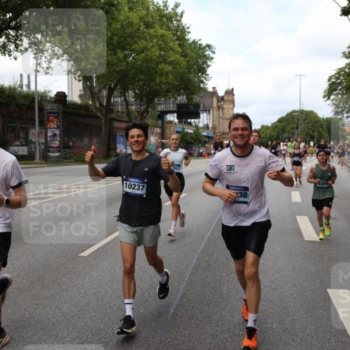 29.06.2025 - hella hamburg halbmarathon Yannick Fuchs http://msf.ph/oto/8155297 29.06.2025 10:38:01 20KM 3109, 3116, 3124, 3146, 3437, 3697, 3928, 4080, 5506, 5692, 6495, 7093, 7185, 7451, 8664, 9043, 9114, 9931, 10237, 10246, 10493, 11153, 11648, 11778, 11848, 12327, 12438, 12623, 12657, 12776, 13348, 13897, 14690, 15383, 15932, 16105, 16338, 16648, 16720, 16997, 17391, 17403, 17516, 18678, 18775, 19038, 19051, 19090 meine-sportfotos.de