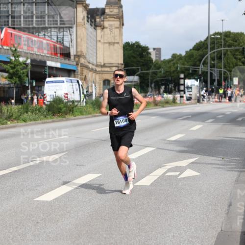 29.06.2025 - hella hamburg halbmarathon Yannick Fuchs http://msf.ph/oto/8155303 29.06.2025 10:15:11 20KM 14188, 19108 meine-sportfotos.de
