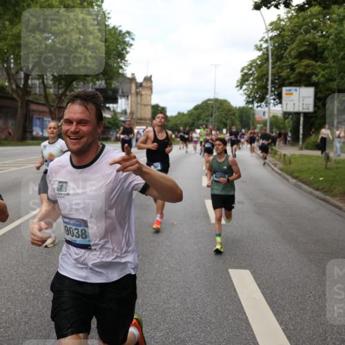 29.06.2025 - hella hamburg halbmarathon Yannick Fuchs http://msf.ph/oto/8155330 29.06.2025 10:38:02 20KM 3109, 3116, 3124, 3146, 3437, 3697, 3928, 4080, 5506, 5692, 6495, 7093, 7185, 7451, 8664, 9043, 9114, 9931, 10237, 10246, 10493, 11153, 11648, 11778, 11848, 12327, 12438, 12623, 12657, 12776, 13348, 13897, 14690, 15383, 15932, 16105, 16648, 16720, 16997, 17391, 17403, 17516, 18678, 18775, 19038, 19051, 19090 meine-sportfotos.de