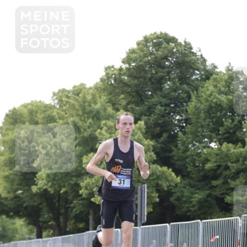 29.06.2025 - hella hamburg halbmarathon Jannik Wohlers http://msf.ph/oto/8155334 29.06.2025 09:36:44 Lombardsbrücke 31 meine-sportfotos.de