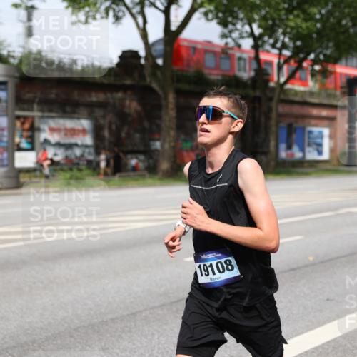 29.06.2025 - hella hamburg halbmarathon Yannick Fuchs http://msf.ph/oto/8155336 29.06.2025 10:15:13 20KM 14188, 19108 meine-sportfotos.de