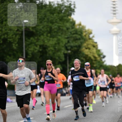 29.06.2025 - hella hamburg halbmarathon Dr. Thomas Lammeyer http://msf.ph/oto/8155337 29.06.2025 10:08:03 Kennedybrücke 1032, 1355, 1450, 2277, 2683, 2979, 4095, 4951, 5058, 5363, 5384, 5396, 5464, 5613, 6142, 6453, 7277, 7278, 7279, 7485, 8177, 8421, 8422, 8423, 8469, 8484, 9526, 9899, 10389, 11402 meine-sportfotos.de