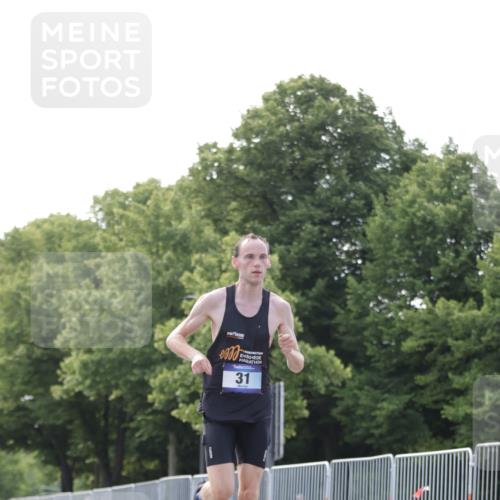 29.06.2025 - hella hamburg halbmarathon Jannik Wohlers http://msf.ph/oto/8155349 29.06.2025 09:36:44 Lombardsbrücke 31 meine-sportfotos.de