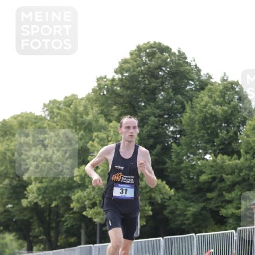 29.06.2025 - hella hamburg halbmarathon Jannik Wohlers http://msf.ph/oto/8155365 29.06.2025 09:36:44 Lombardsbrücke 31 meine-sportfotos.de
