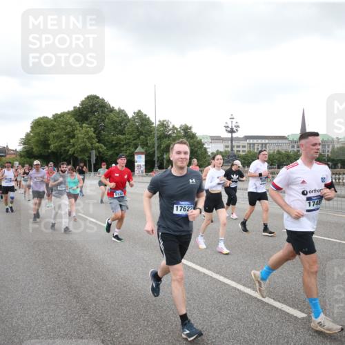 29.06.2025 - hella hamburg halbmarathon Jannik Wohlers http://msf.ph/oto/8155375 29.06.2025 10:53:41 Lombardsbrücke 1017, 1263, 1744, 1779, 1789, 2372, 2600, 2761, 2854, 3079, 3187, 3188, 3249, 3465, 3467, 3557, 4323, 4685, 4838, 5514, 5804, 5817, 5898, 5964, 6192, 6468, 6583, 6987, 6988, 8867, 8924, 9138, 9203, 9503, 9572, 10207, 11390, 11472, 11769, 11785, 11830, 12283, 12429, 12611, 12898, 13034, 13350, 13368, 13850, 14171, 14177, 14386, 14416, 14596, 14665, 14904, 15318, 15791, 16117, 16691, 16839, 16888, 16930, 17487, 17622, 18093, 18348, 18365, 18904, 19019 meine-sportfotos.de