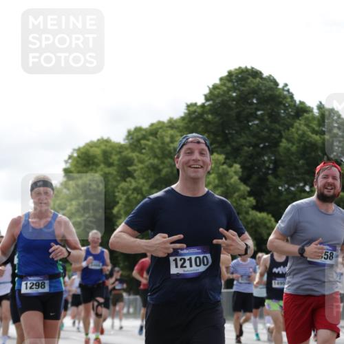 29.06.2025 - hella hamburg halbmarathon Jannik Wohlers http://msf.ph/oto/8155387 29.06.2025 10:16:47 Lombardsbrücke 1083, 1137, 1298, 1331, 1348, 1356, 1477, 1553, 2225, 2908, 3210, 3464, 3466, 3622, 5023, 5390, 5929, 5930, 5995, 6126, 6128, 6522, 7257, 7345, 7376, 7445, 7647, 7945, 8253, 8263, 8558, 8983, 9152, 9259, 9647, 10165, 10377, 10460, 10592, 10735, 11102, 12042, 12043, 12100, 12166, 13605, 14199, 14597, 14950, 15140, 15293, 15465, 16447, 16704, 16817, 17010, 17058, 17661, 17741, 17984, 18108, 18344, 18571 meine-sportfotos.de