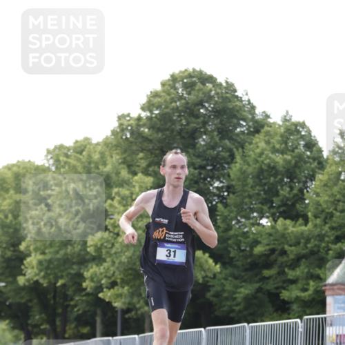 29.06.2025 - hella hamburg halbmarathon Jannik Wohlers http://msf.ph/oto/8155392 29.06.2025 09:36:44 Lombardsbrücke 31 meine-sportfotos.de