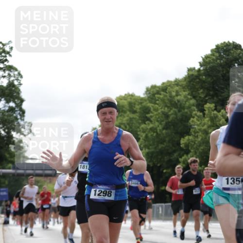 29.06.2025 - hella hamburg halbmarathon Jannik Wohlers http://msf.ph/oto/8155401 29.06.2025 10:16:48 Lombardsbrücke 1083, 1137, 1298, 1331, 1348, 1356, 1477, 1553, 2225, 2908, 3210, 3464, 3466, 3622, 5023, 5390, 5929, 5930, 5995, 6126, 6128, 6522, 7257, 7345, 7376, 7445, 7647, 7945, 8253, 8263, 8558, 8983, 9152, 9259, 9647, 10377, 10460, 10592, 10735, 11102, 12042, 12043, 12100, 12166, 13605, 14199, 14597, 14950, 15140, 15293, 15465, 16447, 16704, 16817, 17010, 17058, 17661, 17741, 17984, 18108, 18344, 18571 meine-sportfotos.de