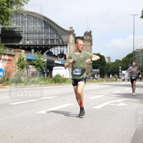 29.06.2025 - hella hamburg halbmarathon Yannick Fuchs http://msf.ph/oto/8155408 29.06.2025 10:15:39 20KM 54, 9255, 11829, 12678, 16245, 18848 meine-sportfotos.de