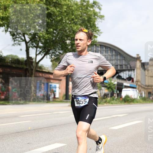 29.06.2025 - hella hamburg halbmarathon Yannick Fuchs http://msf.ph/oto/8155467 29.06.2025 10:15:43 20KM 54, 9255, 11829, 12678, 14302, 16245, 18848 meine-sportfotos.de