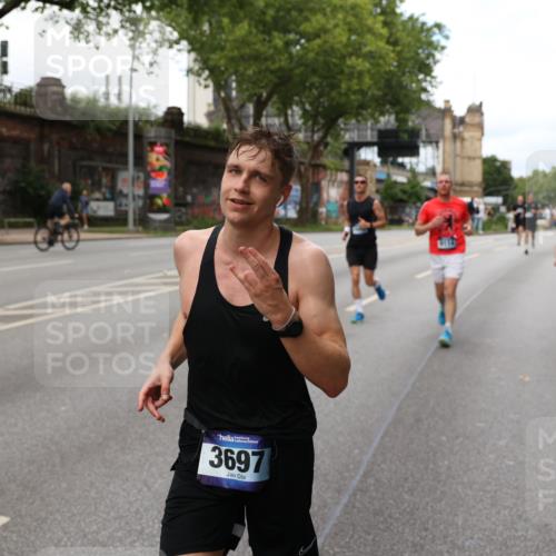 29.06.2025 - hella hamburg halbmarathon Yannick Fuchs http://msf.ph/oto/8155473 29.06.2025 10:38:03 20KM 3109, 3116, 3124, 3146, 3437, 3697, 3928, 4080, 5506, 5692, 6495, 7093, 7185, 7451, 8664, 8900, 9043, 9114, 9931, 10237, 10246, 10493, 11153, 11648, 11778, 11848, 12327, 12438, 12623, 12657, 12776, 13348, 13897, 14690, 15383, 15932, 16105, 16648, 16720, 16997, 17391, 17403, 17516, 18678, 18775, 19038, 19051, 19090 meine-sportfotos.de