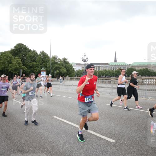 29.06.2025 - hella hamburg halbmarathon Jannik Wohlers http://msf.ph/oto/8155482 29.06.2025 10:53:43 Lombardsbrücke 1017, 1263, 1744, 1762, 1779, 1789, 2372, 2600, 2761, 2854, 3079, 3187, 3188, 3249, 3465, 3467, 3557, 4323, 4685, 4838, 5514, 5804, 5817, 5898, 6192, 6468, 6583, 6987, 6988, 7498, 7874, 7946, 8867, 9138, 9203, 10207, 11472, 11769, 11785, 11830, 12283, 12429, 12611, 12898, 12923, 13034, 13350, 13368, 13850, 14171, 14177, 14386, 14416, 14596, 14904, 15318, 15791, 16117, 16628, 16691, 16839, 16888, 16930, 17487, 17622, 18093, 18348, 18365, 18431, 18904, 19019 meine-sportfotos.de