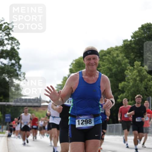 29.06.2025 - hella hamburg halbmarathon Jannik Wohlers http://msf.ph/oto/8155491 29.06.2025 10:16:48 Lombardsbrücke 1083, 1137, 1298, 1331, 1348, 1356, 1477, 1553, 2225, 2908, 3210, 3464, 3466, 3622, 5023, 5390, 5929, 5930, 5995, 6126, 6128, 6522, 7257, 7345, 7376, 7445, 7647, 7945, 8253, 8263, 8558, 8983, 9152, 9259, 9647, 10377, 10460, 10592, 10735, 11102, 12042, 12043, 12100, 12166, 13605, 14199, 14597, 14950, 15140, 15293, 15465, 16447, 16704, 16817, 17010, 17058, 17661, 17741, 17984, 18108, 18344, 18571 meine-sportfotos.de