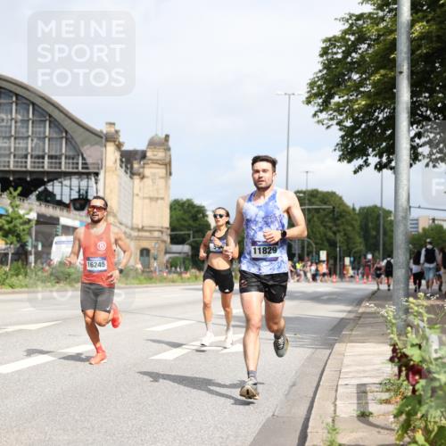 29.06.2025 - hella hamburg halbmarathon Yannick Fuchs http://msf.ph/oto/8155494 29.06.2025 10:15:49 20KM 54, 11829, 12678, 14302, 16245 meine-sportfotos.de