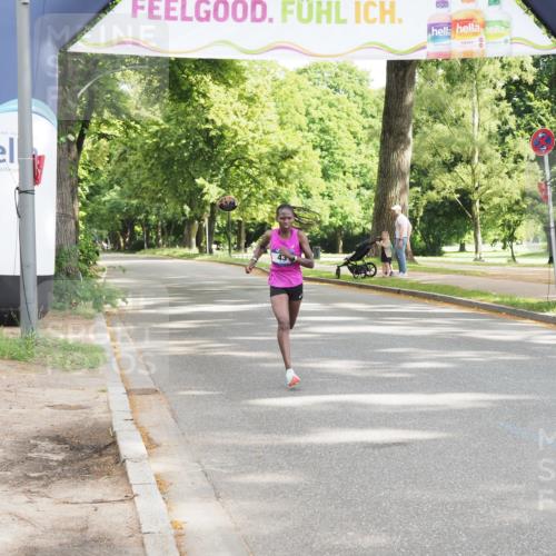 29.06.2025 - hella hamburg halbmarathon MichiJ http://msf.ph/oto/8155516 29.06.2025 10:02:05 Zwischen KM18-KM19  meine-sportfotos.de