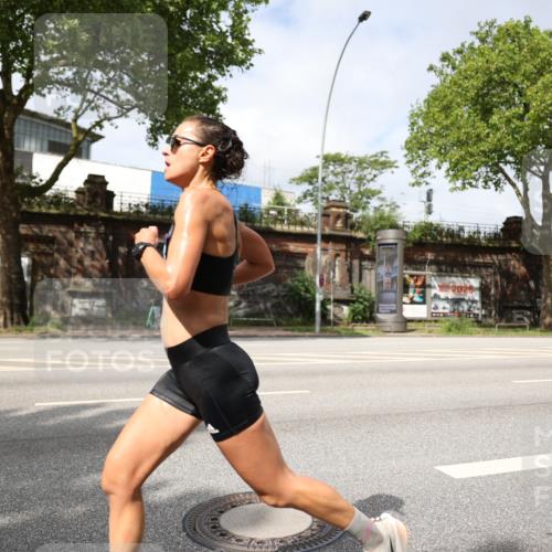 29.06.2025 - hella hamburg halbmarathon Yannick Fuchs http://msf.ph/oto/8155562 29.06.2025 10:15:52 20KM 54, 11829, 12373, 12678, 14302, 16245 meine-sportfotos.de