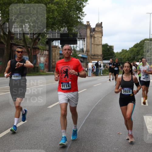 29.06.2025 - hella hamburg halbmarathon Yannick Fuchs http://msf.ph/oto/8155574 29.06.2025 10:38:04 20KM 3109, 3116, 3124, 3146, 3437, 3697, 3928, 4080, 5506, 5692, 6495, 7093, 7185, 7451, 8218, 8664, 8900, 9043, 9114, 9931, 10246, 10493, 11153, 11648, 11778, 11848, 12327, 12438, 12623, 12657, 13348, 13897, 14690, 15383, 15932, 16105, 16648, 16720, 16997, 17391, 17403, 17516, 18678, 18775, 18942, 19051, 19090 meine-sportfotos.de