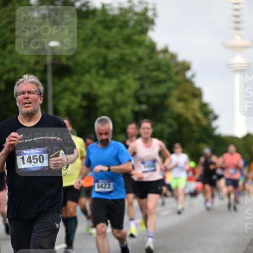 29.06.2025 - hella hamburg halbmarathon Dr. Thomas Lammeyer http://msf.ph/oto/8155585 29.06.2025 10:08:07 Kennedybrücke 1032, 1161, 1355, 1450, 2277, 2683, 2979, 4095, 4488, 4951, 5058, 5363, 5613, 6142, 6453, 7485, 8177, 8421, 8422, 8423, 8469, 8484, 9526, 9899, 10389, 11402 meine-sportfotos.de