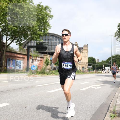 29.06.2025 - hella hamburg halbmarathon Yannick Fuchs http://msf.ph/oto/8155613 29.06.2025 10:16:01 20KM 12373, 12678, 14302, 14360, 15526, 19075 meine-sportfotos.de