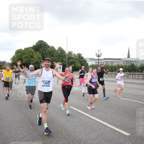 29.06.2025 - hella hamburg halbmarathon Jannik Wohlers http://msf.ph/oto/8155616 29.06.2025 10:53:46 Lombardsbrücke 1263, 1762, 1779, 1789, 1822, 2600, 2761, 2854, 3079, 3187, 3188, 3249, 3364, 3465, 3467, 3557, 4323, 4685, 4838, 5157, 5309, 5514, 5804, 5817, 5898, 6468, 6583, 6987, 6988, 7498, 7874, 7946, 8867, 9138, 9203, 10207, 11354, 11769, 11785, 11830, 12429, 12898, 12923, 13034, 13368, 13850, 14171, 14177, 14386, 14416, 14596, 14655, 14904, 15318, 15791, 16117, 16628, 16691, 16839, 16888, 16930, 17487, 17622, 18093, 18431, 18904, 19019 meine-sportfotos.de
