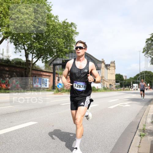 29.06.2025 - hella hamburg halbmarathon Yannick Fuchs http://msf.ph/oto/8155619 29.06.2025 10:16:01 20KM 12373, 12678, 14302, 14360, 15526, 19075 meine-sportfotos.de