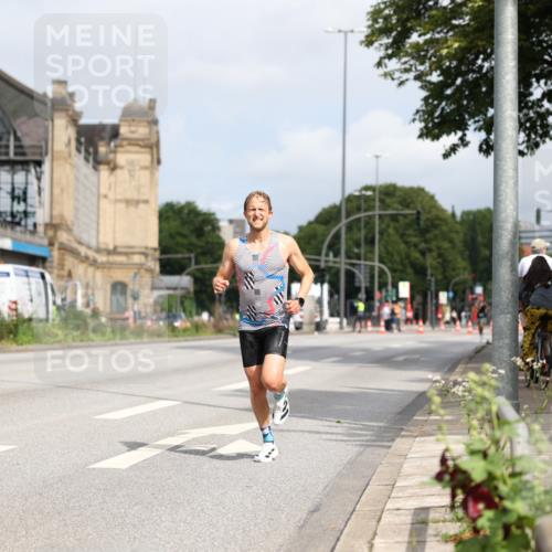 29.06.2025 - hella hamburg halbmarathon Yannick Fuchs http://msf.ph/oto/8155623 29.06.2025 10:16:03 20KM 12373, 12678, 14302, 14360, 15526, 19075 meine-sportfotos.de