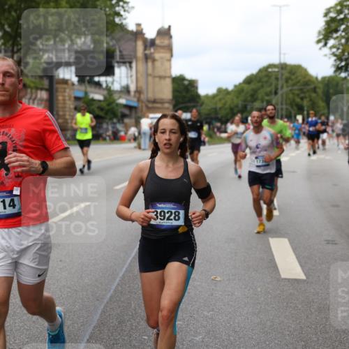 29.06.2025 - hella hamburg halbmarathon Yannick Fuchs http://msf.ph/oto/8155628 29.06.2025 10:38:05 20KM 3109, 3116, 3124, 3146, 3437, 3697, 3928, 5506, 5692, 6495, 7093, 7185, 7451, 8218, 8664, 8900, 9043, 9114, 9931, 10246, 10493, 11153, 11648, 11778, 11848, 12327, 12438, 12623, 12657, 13348, 13897, 14690, 14861, 15383, 15932, 16105, 16648, 16720, 16997, 17376, 17391, 17403, 17516, 17912, 18678, 18775, 18942, 19090 meine-sportfotos.de