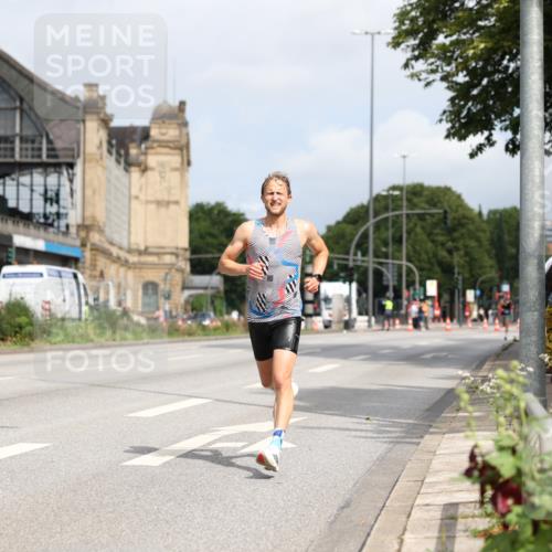 29.06.2025 - hella hamburg halbmarathon Yannick Fuchs http://msf.ph/oto/8155632 29.06.2025 10:16:03 20KM 12373, 12678, 14302, 14360, 15526, 19075 meine-sportfotos.de