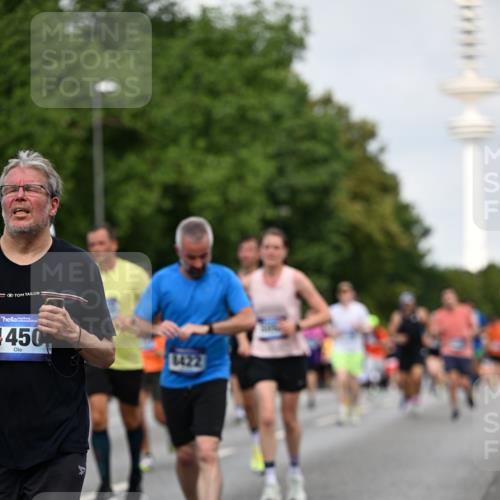 29.06.2025 - hella hamburg halbmarathon Dr. Thomas Lammeyer http://msf.ph/oto/8155643 29.06.2025 10:08:07 Kennedybrücke 1032, 1161, 1355, 1450, 2277, 2683, 2979, 4095, 4488, 4951, 5058, 5363, 5613, 6142, 6453, 7485, 8177, 8421, 8422, 8423, 8469, 8484, 9526, 9899, 10389, 11402 meine-sportfotos.de