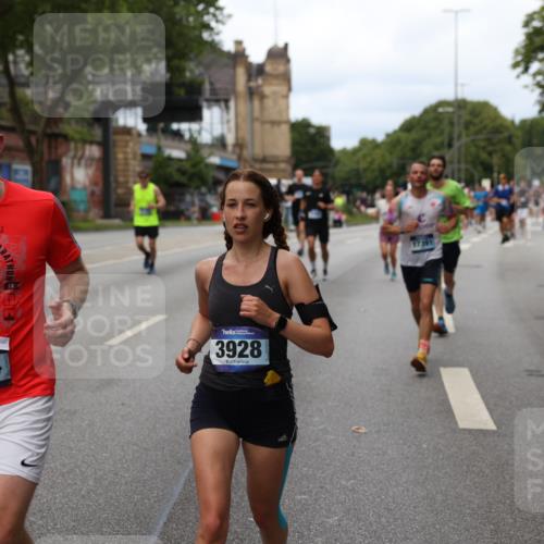 29.06.2025 - hella hamburg halbmarathon Yannick Fuchs http://msf.ph/oto/8155679 29.06.2025 10:38:05 20KM 3109, 3116, 3124, 3146, 3437, 3697, 3928, 5506, 5692, 6495, 7093, 7185, 7451, 8218, 8664, 8900, 9043, 9114, 9931, 10246, 10493, 11153, 11648, 11778, 11848, 12327, 12438, 12623, 12657, 13348, 13897, 14690, 14861, 15383, 15932, 16105, 16648, 16720, 16997, 17376, 17391, 17403, 17516, 17912, 18678, 18775, 18942, 19090 meine-sportfotos.de