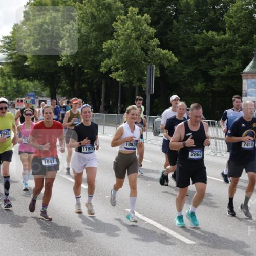 29.06.2025 - hella hamburg halbmarathon Jannik Wohlers http://msf.ph/oto/8155680 29.06.2025 10:16:57 Lombardsbrücke 1083, 1356, 1477, 2305, 2860, 3464, 3466, 3802, 3803, 4194, 4852, 5023, 5390, 5930, 6126, 6128, 6520, 6522, 7011, 7291, 7410, 7445, 7566, 7647, 7844, 7945, 8210, 8253, 8309, 8351, 8433, 8558, 8895, 9152, 9259, 10377, 10460, 10592, 11102, 12042, 12100, 12166, 14199, 14208, 14209, 14648, 14950, 15293, 15465, 16555, 16817, 17058, 17628, 17717, 17927, 17984, 18039, 18060, 18108, 18344, 18469, 18526, 18571 meine-sportfotos.de