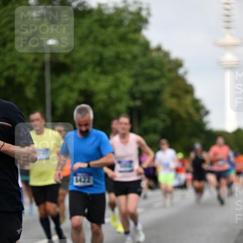 29.06.2025 - hella hamburg halbmarathon Dr. Thomas Lammeyer http://msf.ph/oto/8155701 29.06.2025 10:08:07 Kennedybrücke 1032, 1161, 1355, 1450, 2277, 2683, 2979, 4095, 4488, 4951, 5058, 5363, 5613, 6142, 6453, 7485, 8177, 8421, 8422, 8423, 8469, 8484, 9526, 9899, 10389, 11402 meine-sportfotos.de