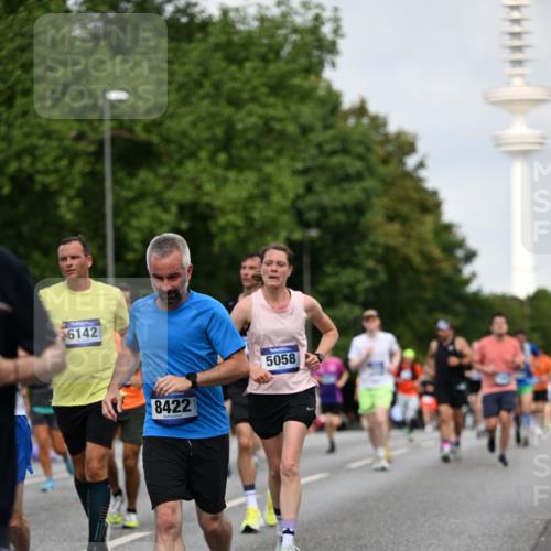 29.06.2025 - hella hamburg halbmarathon Dr. Thomas Lammeyer http://msf.ph/oto/8155726 29.06.2025 10:08:08 Kennedybrücke 1032, 1161, 1355, 1450, 2277, 2683, 2979, 3488, 4095, 4488, 4951, 5058, 5363, 5613, 6142, 7485, 8177, 8421, 8422, 8423, 8469, 8484, 9526, 9899, 10389 meine-sportfotos.de