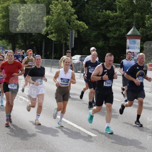 29.06.2025 - hella hamburg halbmarathon Jannik Wohlers http://msf.ph/oto/8155730 29.06.2025 10:16:57 Lombardsbrücke 1083, 1356, 1477, 2305, 2860, 3464, 3466, 3802, 3803, 4194, 4852, 5023, 5390, 5930, 6126, 6128, 6520, 6522, 7011, 7291, 7410, 7445, 7566, 7647, 7844, 7945, 8210, 8253, 8309, 8351, 8433, 8558, 8895, 9152, 9259, 10377, 10460, 10592, 11102, 12042, 12100, 12166, 14199, 14208, 14209, 14648, 14950, 15293, 15465, 16555, 16817, 17058, 17628, 17717, 17927, 17984, 18039, 18060, 18108, 18344, 18469, 18526, 18571 meine-sportfotos.de