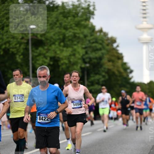 29.06.2025 - hella hamburg halbmarathon Dr. Thomas Lammeyer http://msf.ph/oto/8155757 29.06.2025 10:08:08 Kennedybrücke 1032, 1161, 1355, 1450, 2277, 2683, 2979, 3488, 4095, 4488, 4951, 5058, 5363, 5613, 6142, 7485, 8177, 8421, 8422, 8423, 8469, 8484, 9526, 9899, 10389 meine-sportfotos.de